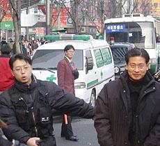 警察官がいっぱいの異様な風景の理由は？！ -東大門から