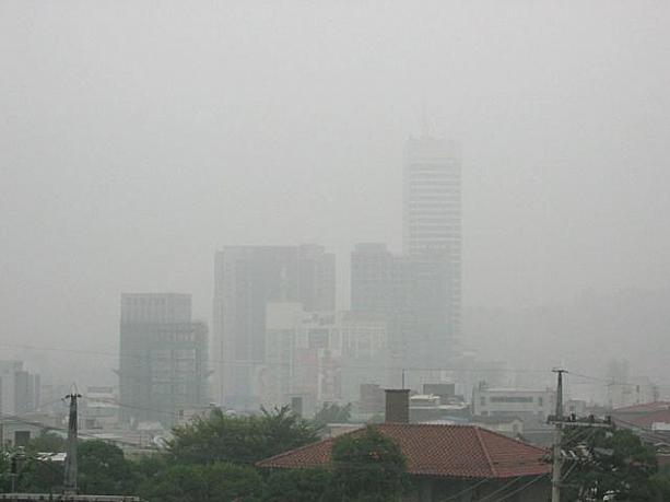 今にも豪雨が降り出しそうなどんより空ですね〜。