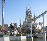 静かな都会の中のオアシス“石村湖”。そんな湖にほとりにあるのはロッテワールドアドベンチャー！ -蚕室