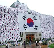 わぁ！ソウル市庁は前面に太極旗がたくさん！！ -市庁