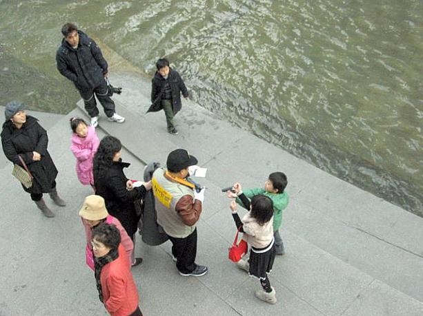 「清渓川広場」から眺める清渓川。あれ、なんか足りないような？ 市庁・光化門 ソウルナビ