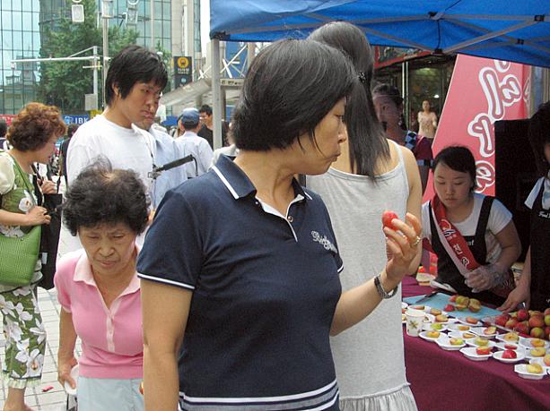 「あら、おいしいじゃない！」思いがけないおやつ（それもかなりヘルシ〜）を食べられて、みんなちょっと得した気分＾＾