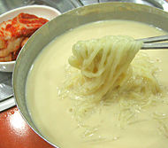とろとろスープが麺に絡まる！夏の食べ物はやっぱり暑いうちに食べたい！ -市庁