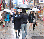 二人で一緒に使うと少しでもあったか！？ちょっとくらい濡れてもへっちゃら〜♪ -明洞 