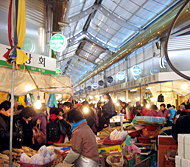 ソルラル直前、市場は買出しの人でいっぱい！ -京東市場