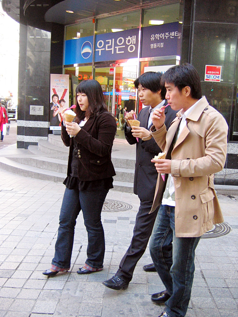 食べたくなったらいつでもどこでも 暖かい日はアイス日和 明洞 ソウルナビ