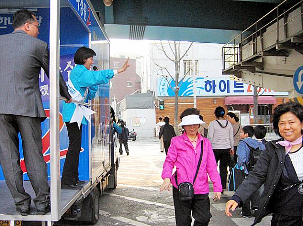 投票日まで残すところあと2日！選挙運動にも力が入りますね。ちなみに9日の投票日当日は臨時の公休日で、ほとんどの会社などがお休みになりま〜す。