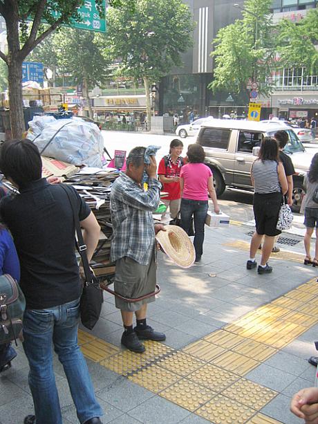 風があったので日陰は比較的涼しかったけど・・・これくらいの気温になると、屋外で運動や作業をするとやっぱり暑〜い！