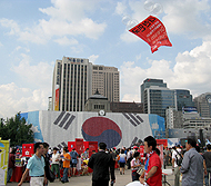 「お帰りなさ〜い、おつかれさま！」北京オリンピック選手団歓迎会！ -市庁前ソウル広場