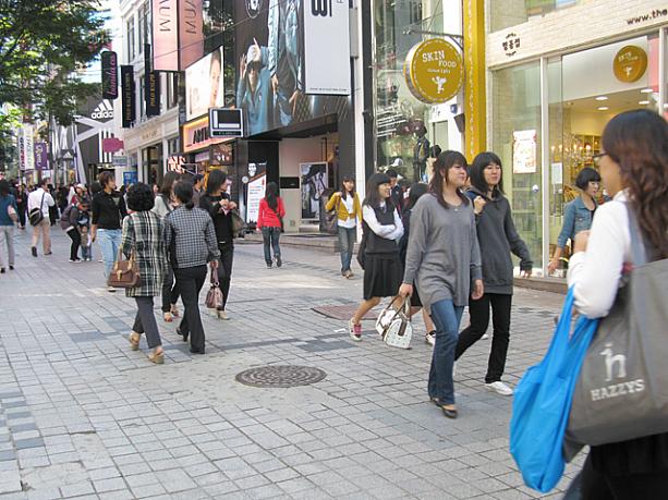 やっと、暑い〜！と思う日々から開放されて、本格的な秋に突入したよう。朝は少し寒いくらいなので、上着の準備を忘れずにお出かけくださいネ！