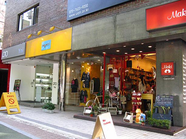 銀杏並木のこの通りには可愛い雑貨屋さんや洋服屋さんが並んでいて、ブラブラと散策するだけでも楽しめま〜す！
