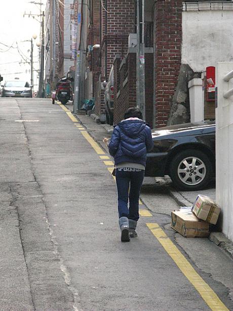 さらに大通りから少し路地に入って、住宅地の中を歩いてみると・・・