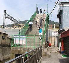 チング／友への撮影に登場した凡一洞の歩道橋に上ると -凡一洞 にて