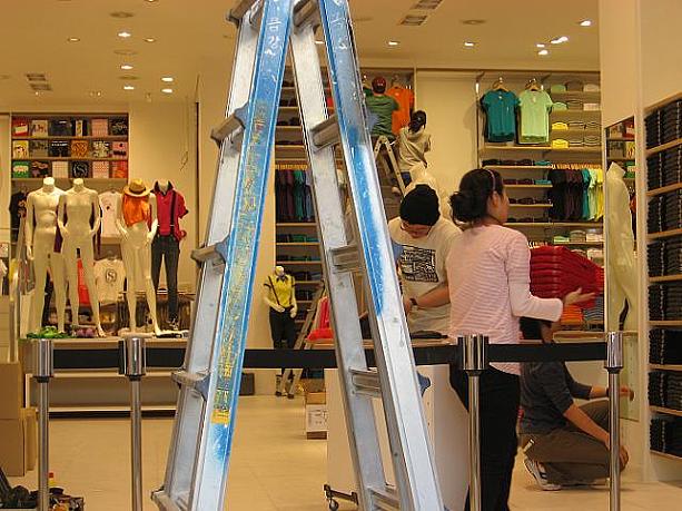 現在、オープンの18日に向け店内を改装中！場所は、西面のミニモルの場所です！