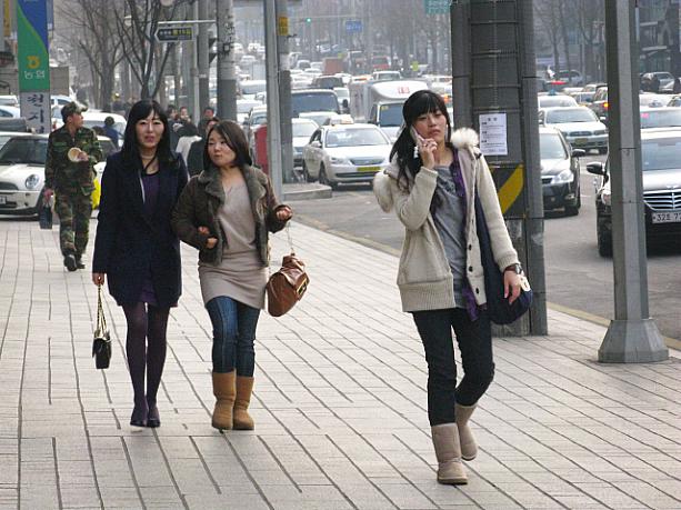 先週頃から気温がグッと上がったソウル。今週も最高気温は毎日7?9℃くらいになり、街を歩く人たちのファッションも氷点下の日々に比べるとだいぶ軽?いカンジに！