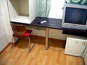 ベッドもなく足を伸ばして寝れない部屋