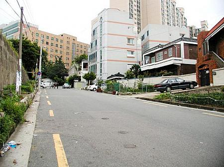 釜山大学前駅側から上る坂道 