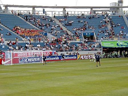 ゴンギツネのサッカー観戦レポート・第１回「５月２１日 / 韓国ｖｓイングランド評価戦（西帰浦ワールドカップ競技場）」