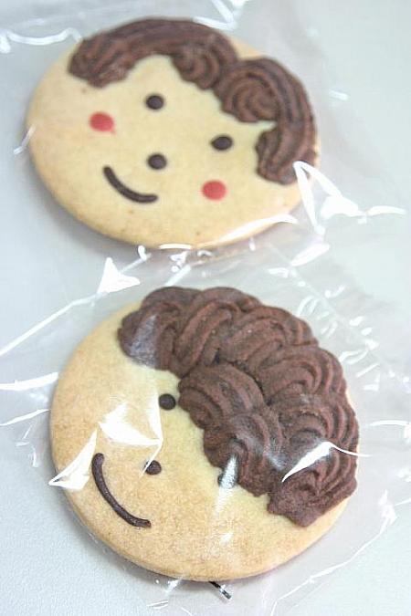 「似顔絵クッキー」・・・ドラマではジュンピョのクッキーが出てきますが、ナビオフィスの近所のパン屋で見かけたジュンピョ＆ジャンディクッキー。これ、１枚1800ウォン。