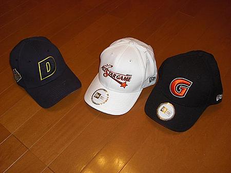 Sporting21で入手したNew ERA社の帽子（左から斗山ベアーズ2008年韓国シリーズ、2007年オールスターゲーム記念、ロッテ・ジャイアンツの帽子。2万6千ウォン～3万6千ウォン）