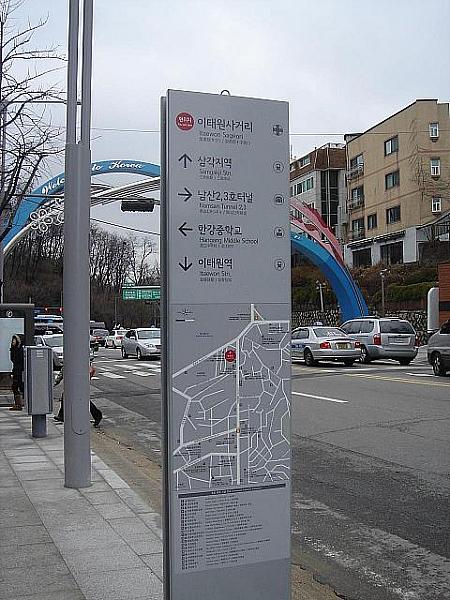 ソウルの街角にある地図案内板 