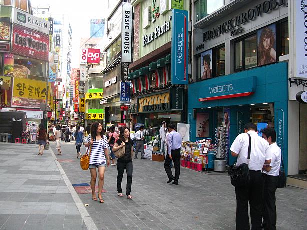 ええっ！？聞いてビックリ！！何のお店になるのかというと、あ、あそこにあります！