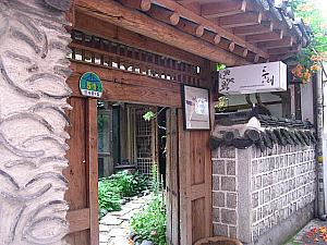 中庭のある、ステキな雰囲気のレストラン発見！「Korean Bistro Doore」