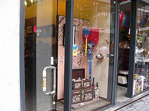 専門家による手作り刺繍のお店「芸家（YEGA）」。繊細でステキな刺繍商品がいっぱい！