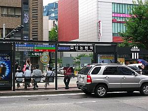 「シンノニョン駅」になったバス停