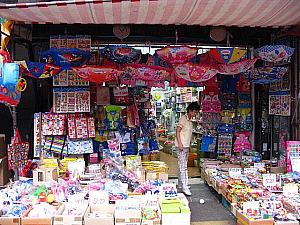 昌信洞を歩いてみよう～２００９年j編！ 昌信市場 チャンシンドン メウンチョッパル 辛い豚足 コンナムルパッ文具・玩具卸売り通り