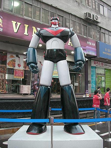 韓国初の巨大ロボット作品の『テコンV』のオブジェがとても目立っていました！