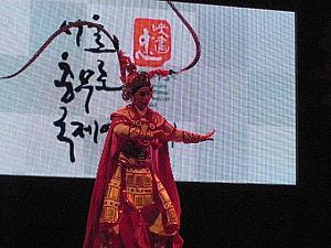 中国国内でとても有名な婺劇俳優が演じているだけあって見ごたえのあるステージでした。