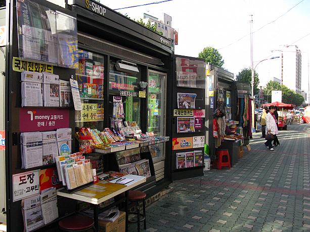 そんな朝、バス停の横の「S-SHOP」をのぞいてみると・・・「S-SHOP」とは、こんな道端にある小さなお店のことです。