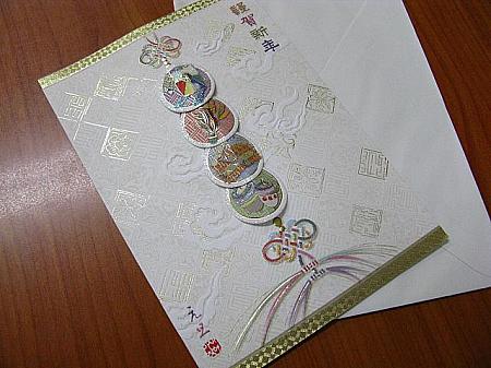凧やユンノリ（韓国の伝統双六）などが立体部分に描かれています。優しい色合いもイイですね！(800)