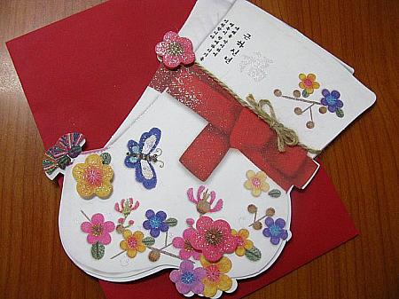 カラフルな花や蝶で飾られたポソン（伝統衣装の靴下）は超ラブリー！(1,200)