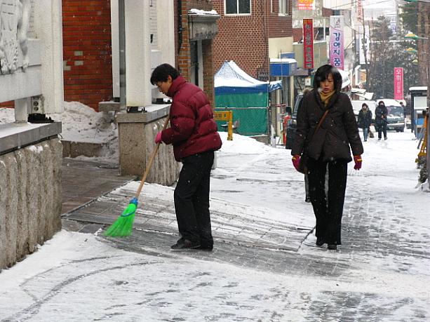 せっかく雪かきしたのに、またしなきゃいけない！＞＜