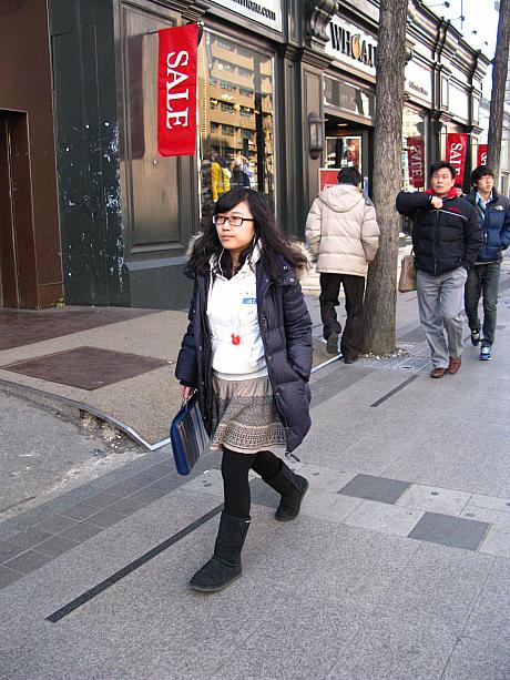 スカートにタイツと合わせるのもカワイイですよね～。
