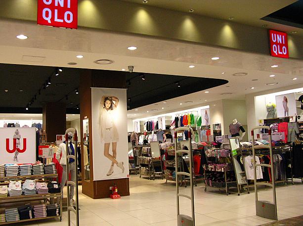 ユニクロは1階に、MANGOは地下1階にあります。特に地下のほうには他に韓国ブランドの洋服屋さんがたくさん入っていておススメですよ！＾＾