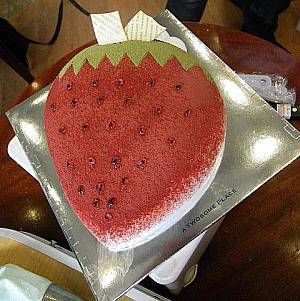 苺型ケーキの完成☆