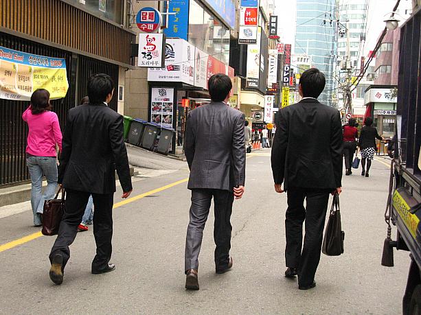 実はおとといの土曜日、韓国では「勤労者の日」という祝日だったのですが、韓国には振り替え変え休日という制度がないのです。そんな勤労者の日って～＾＾；
