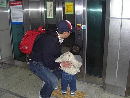 地下鉄のエレベーター