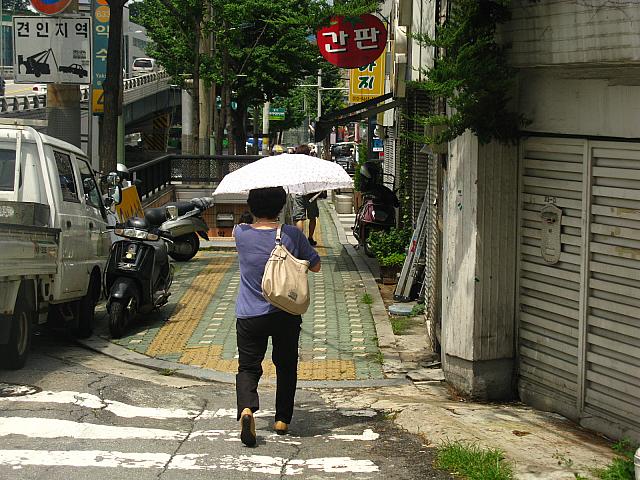 晴れていたかと思うと突然雨 お出かけには傘を忘れずに ソウルナビ