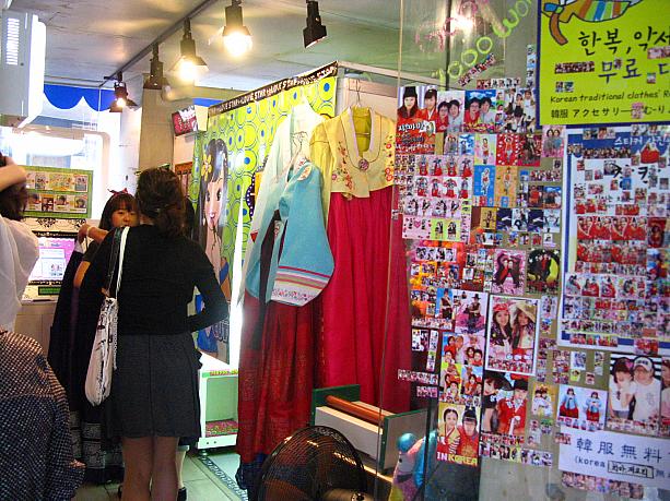 韓服(伝統衣装)を着て撮れるプリクラも発見！！正面入口右横の階段を2階に上るとすぐ左にありました！