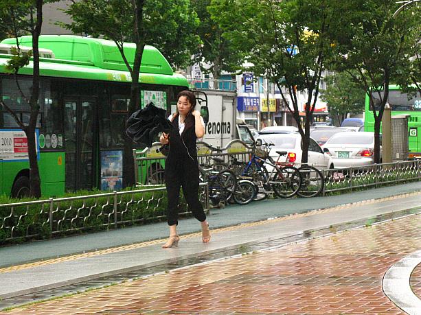 傘をさすのも一苦労。雨が強くなかったのが幸い！？