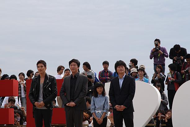 海雲台ビーチに登場したウォンビン！優しい笑顔がとっても素敵でしたよー