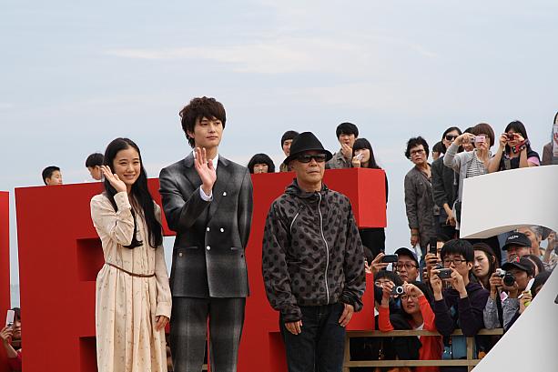 お次は、蒼井優主演の「雷桜」チームも舞台挨拶。