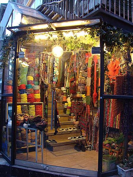 ムン・グニョンが訪れた毛糸や雑貨のお店