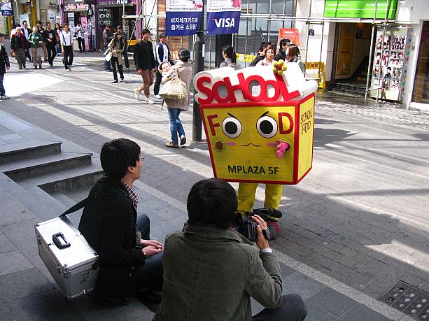 モデル…さ…ん？？休憩中のカメラマンに、「撮影して～」と一生懸命お願いしていました。撮ってもらえたかな？