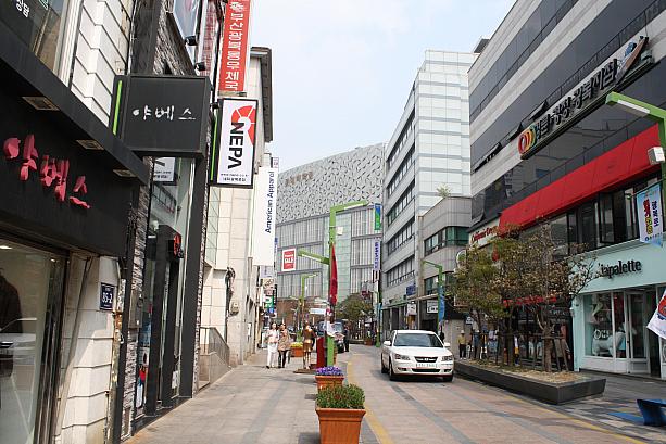南浦洞の光復路通りから路地に入ったお店が・・・