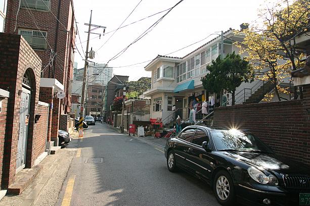 こう気候がいいと、冒険心もそそられます。住宅街にひょっこりお店があったりと、裏道も楽しい弘大周辺